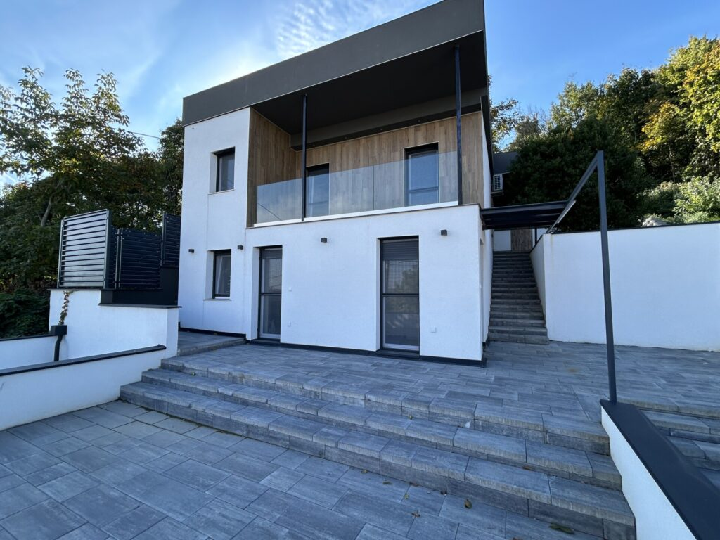 Fale General Kft. által kivitelezett modern családi ház
